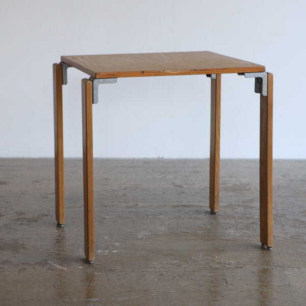 Table by Georges Candilis and Anja Blomstedt for Sentou