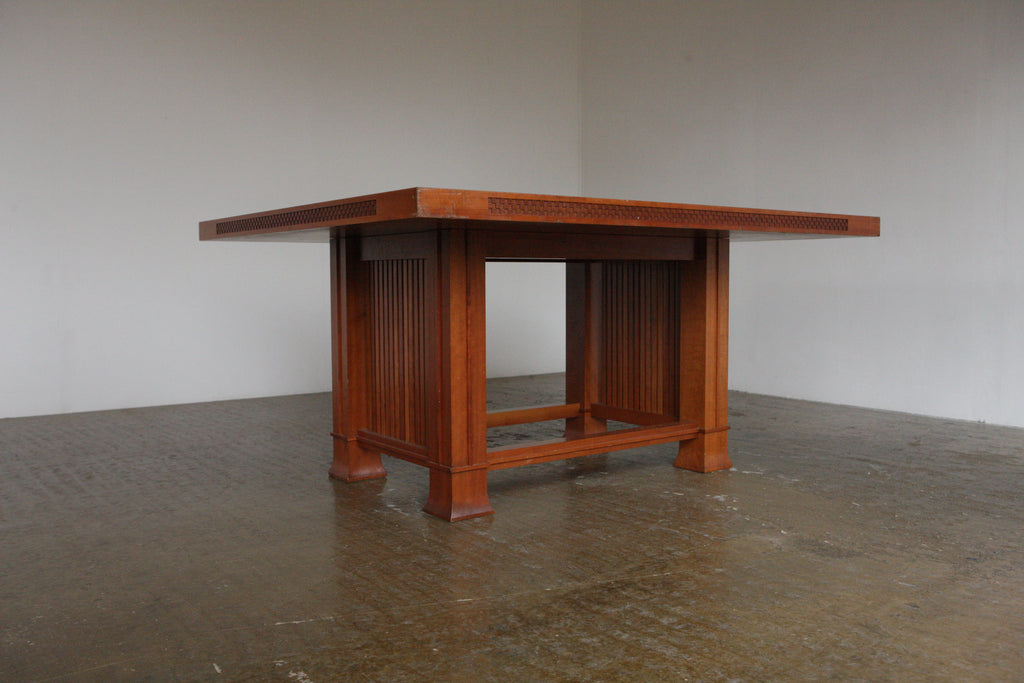 Husser 615 dining table by Frank Lloyd Wright for Cassina